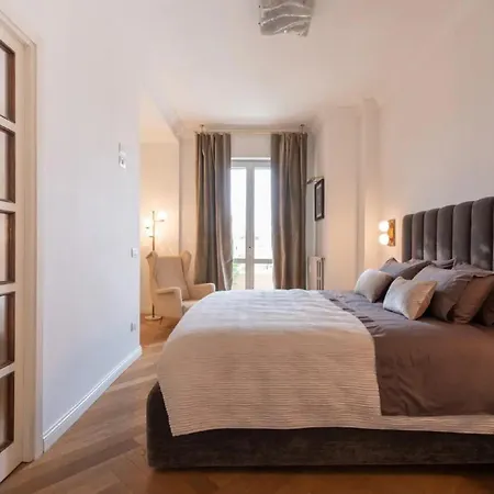 Moderna Casa Di Design Milanese Di Meta Secolo Милан