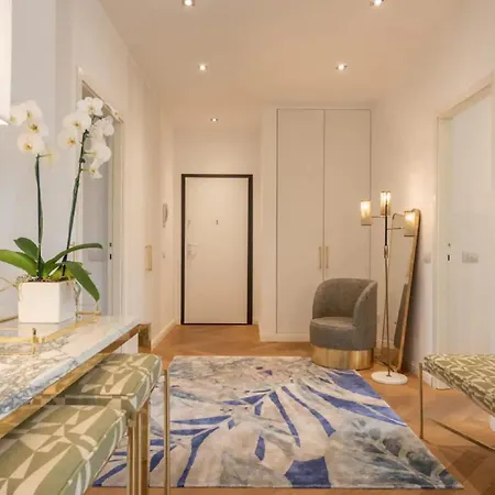 Moderna Casa Di Design Milanese Di Meta Secolo