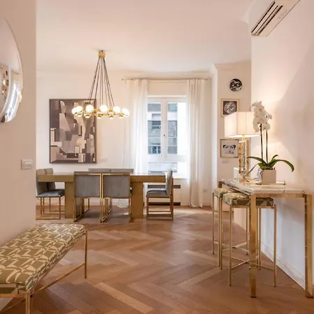 Moderna Casa Di Design Milanese Di Meta Secolo Милан