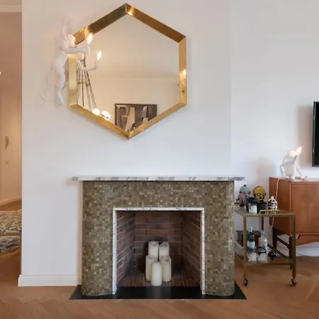 Moderna Casa Di Design Milanese Di Meta Secolo Милан