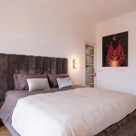 Moderna Casa Di Design Milanese Di Meta Secolo